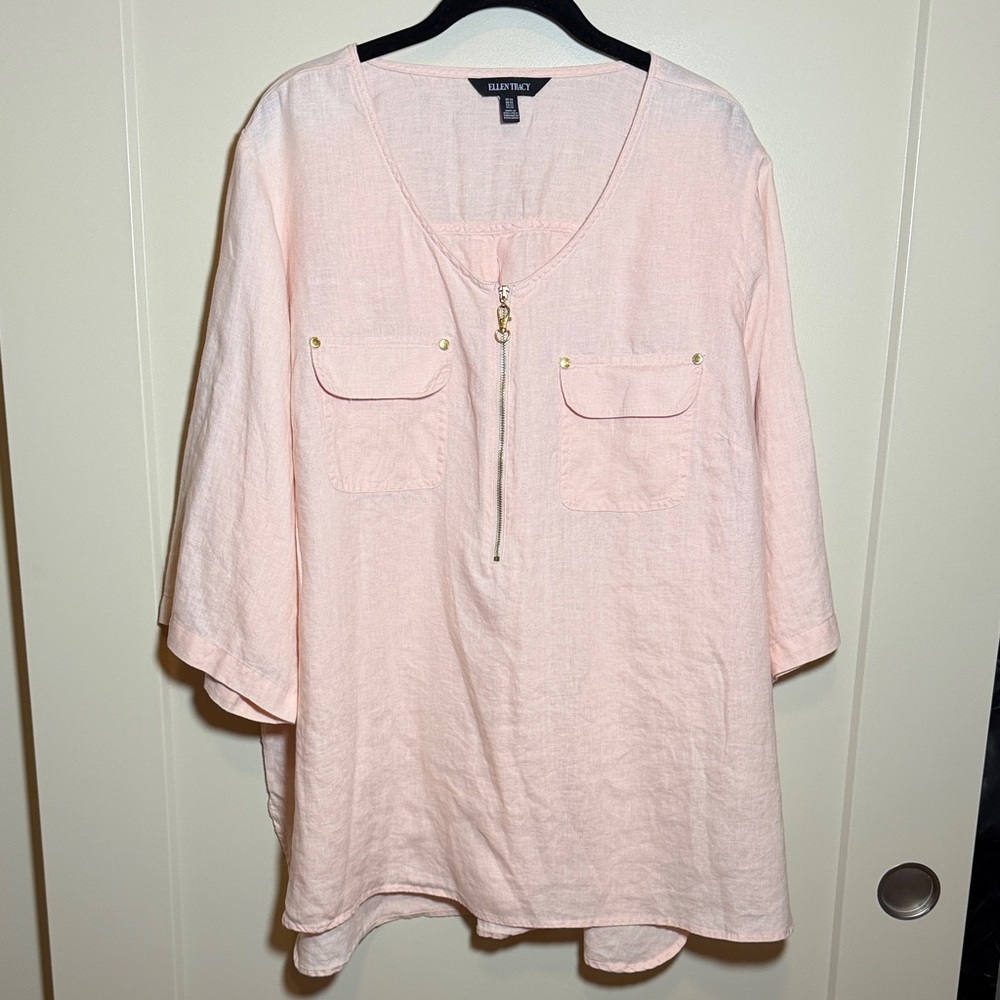 Ellen Tracy beautiful pink linen top with gold accents